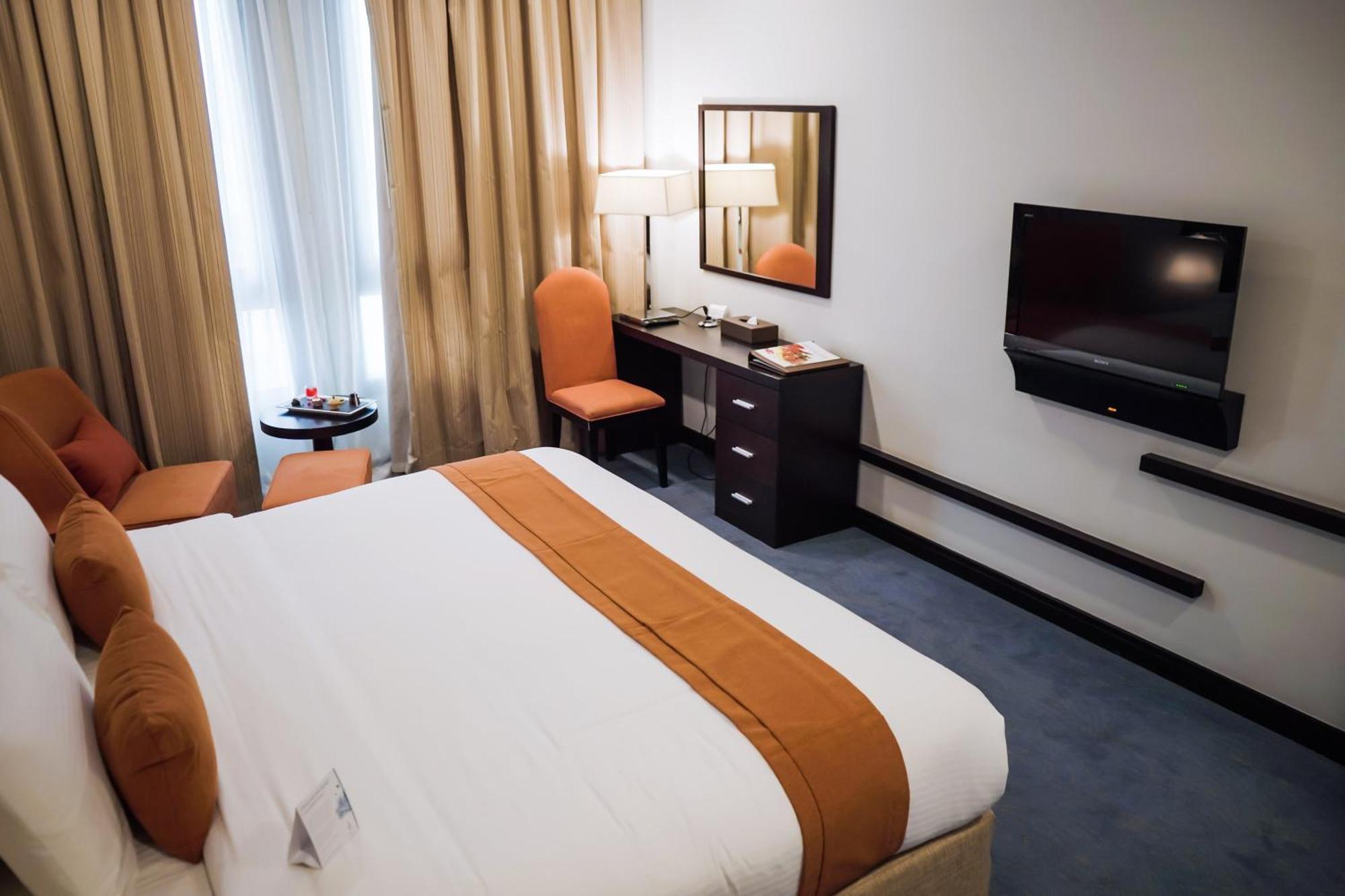 City Seasons Hotel & Suites Muscat Exterior photo
