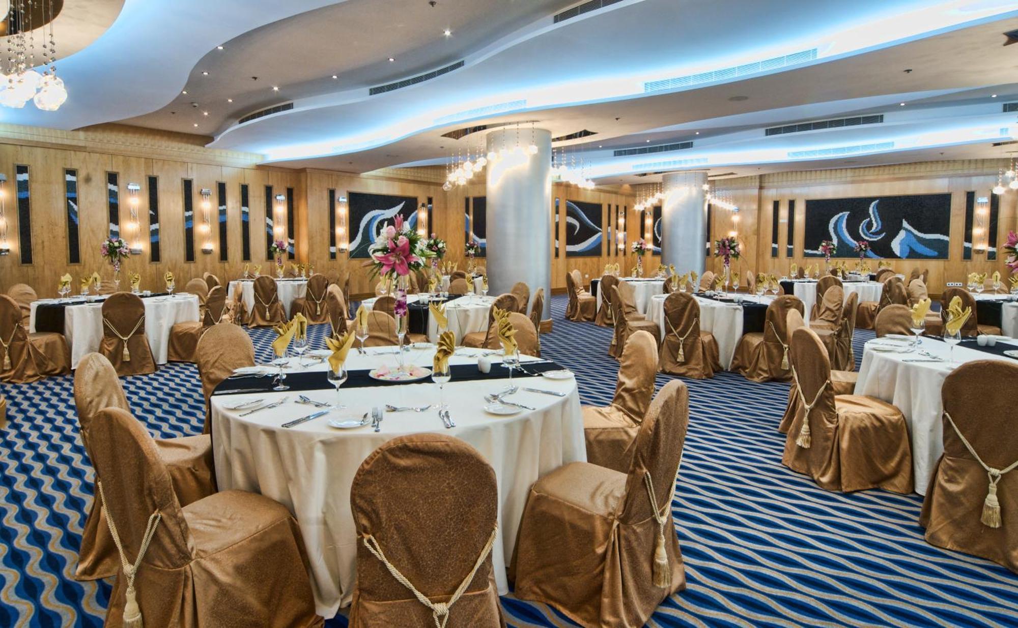 City Seasons Hotel & Suites Muscat Exterior photo