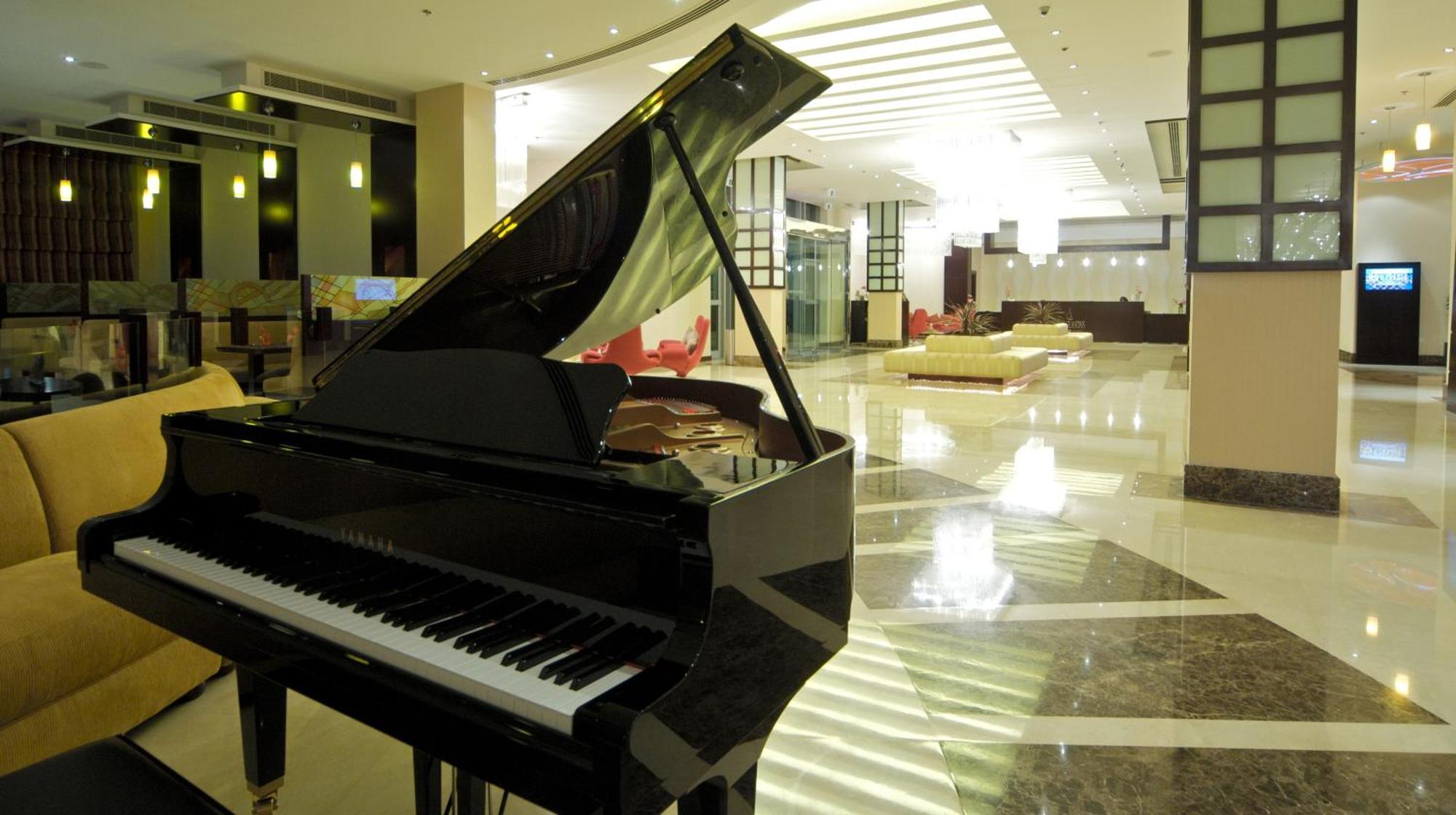 City Seasons Hotel & Suites Muscat Exterior photo
