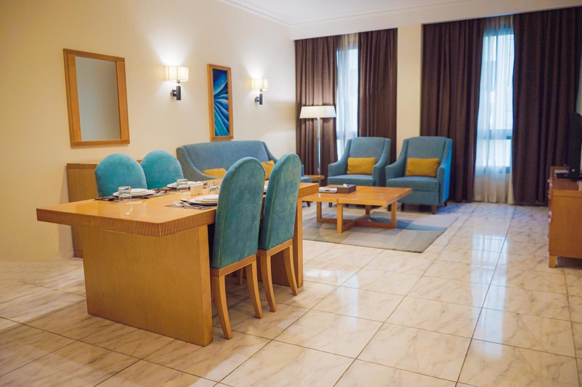 City Seasons Hotel & Suites Muscat Room photo
