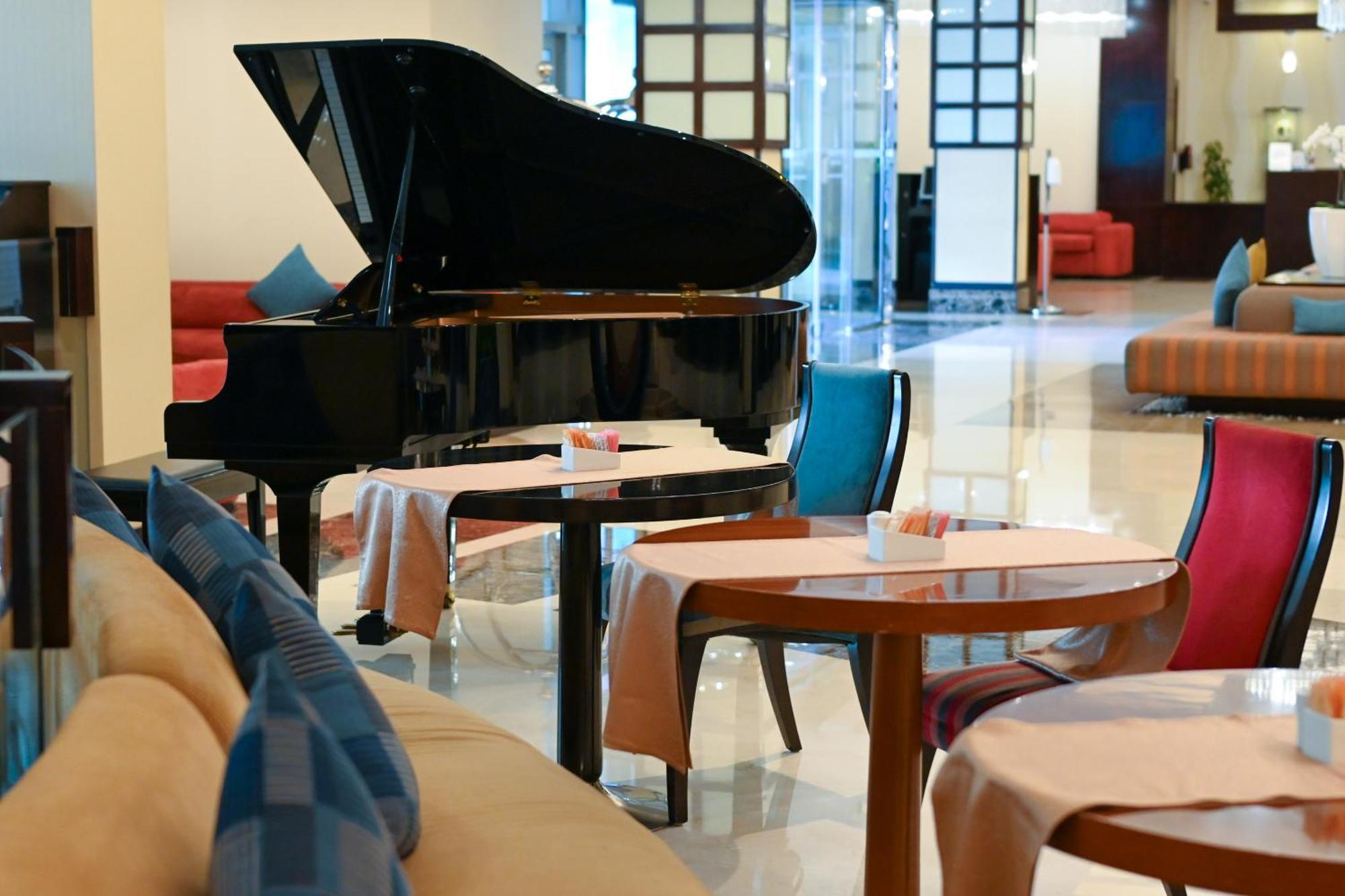 City Seasons Hotel & Suites Muscat Exterior photo