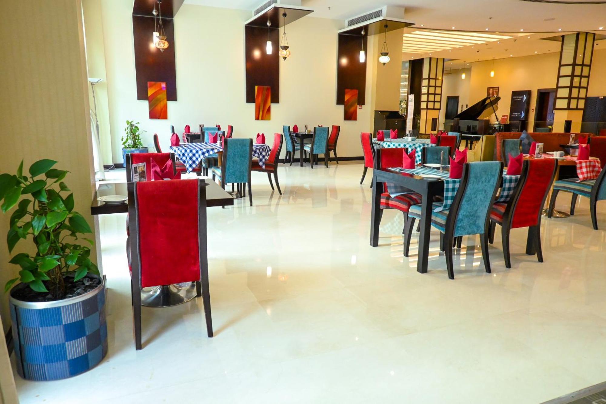 City Seasons Hotel & Suites Muscat Exterior photo