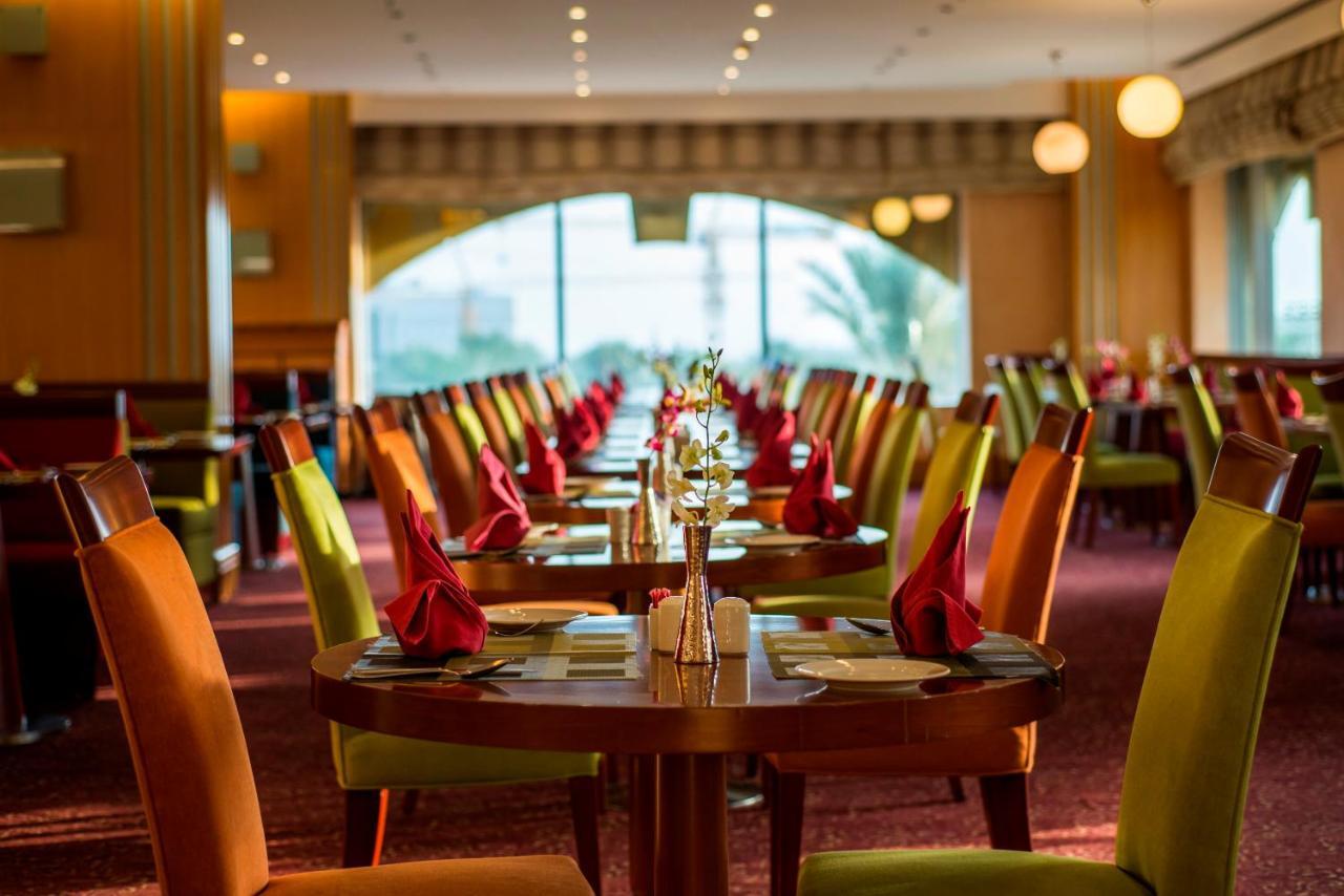 City Seasons Hotel & Suites Muscat Exterior photo