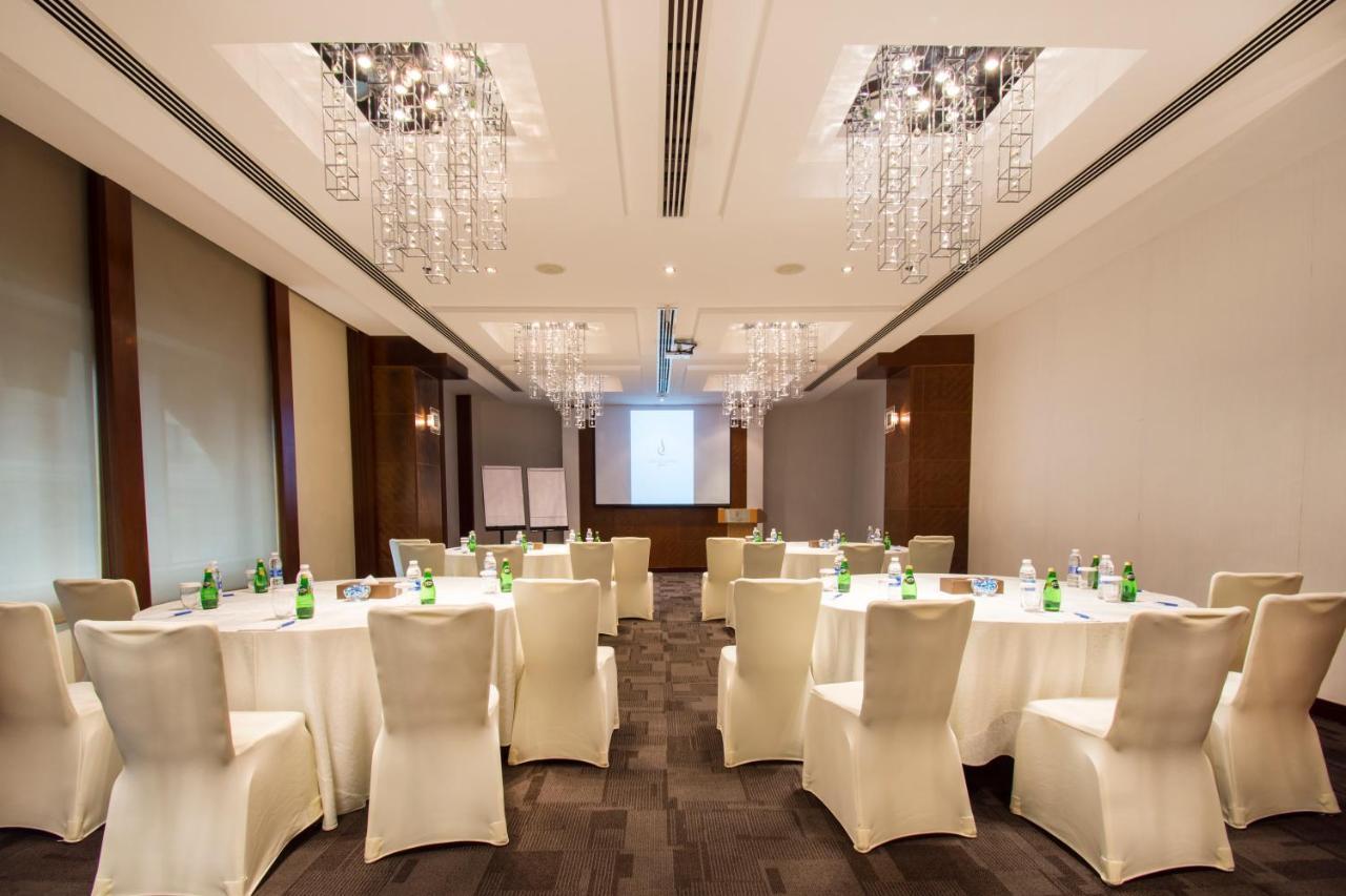 City Seasons Hotel & Suites Muscat Exterior photo